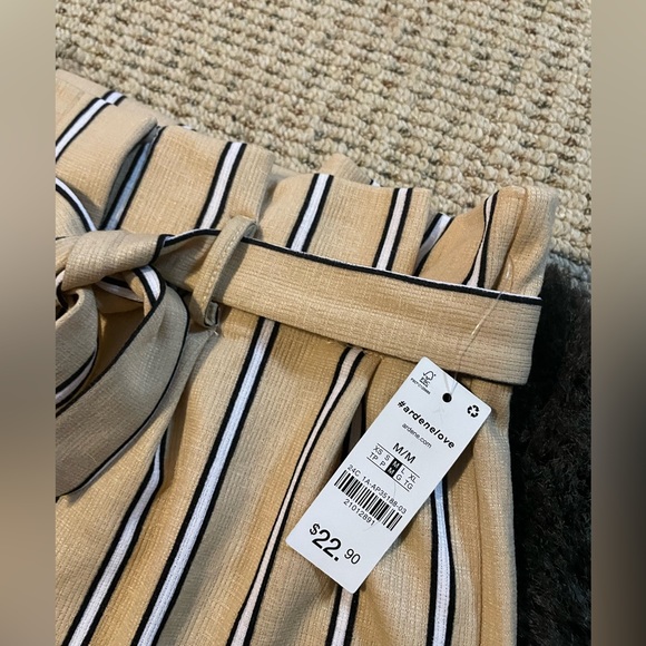 Women’s NWT Ardene’s Belted Mini Skirt ( Medium ) - Picture 2 of 3